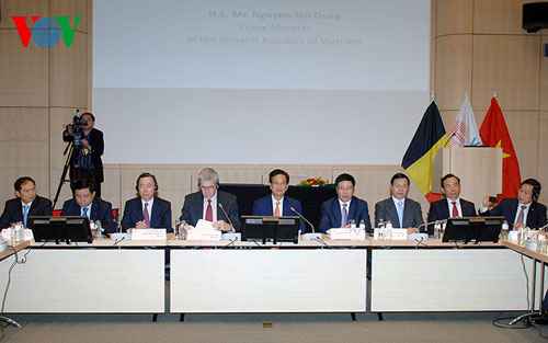 สื่อนานาชาติเสนอข่าวเกี่ยวกับการเยือนยุโรปของท่านเหงียนเติ๊นหยุง นายกรัฐมนตรีเวียดนาม